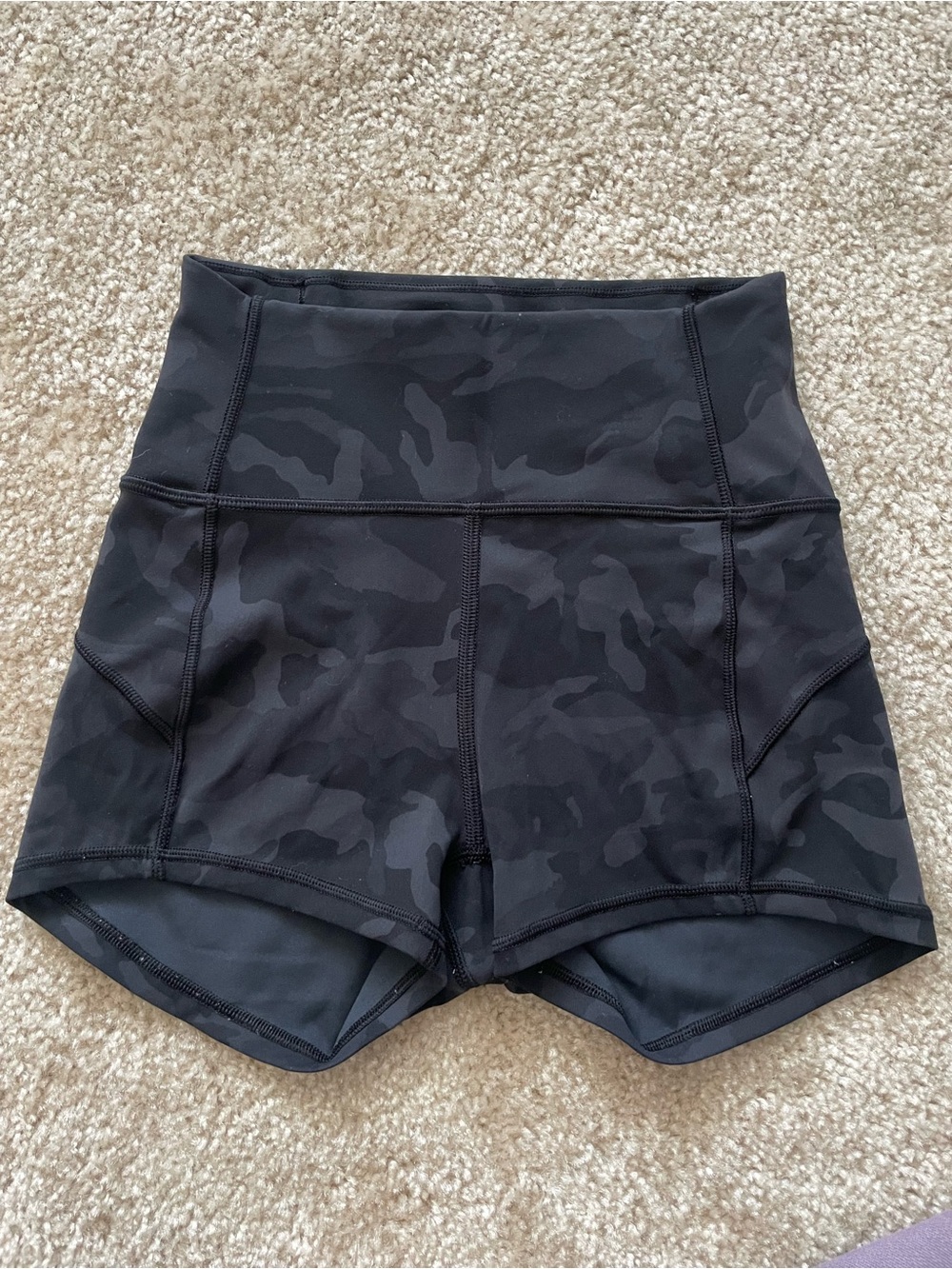 LuluLemon in Movement Black Camo Biker Shorts Womens Size 2